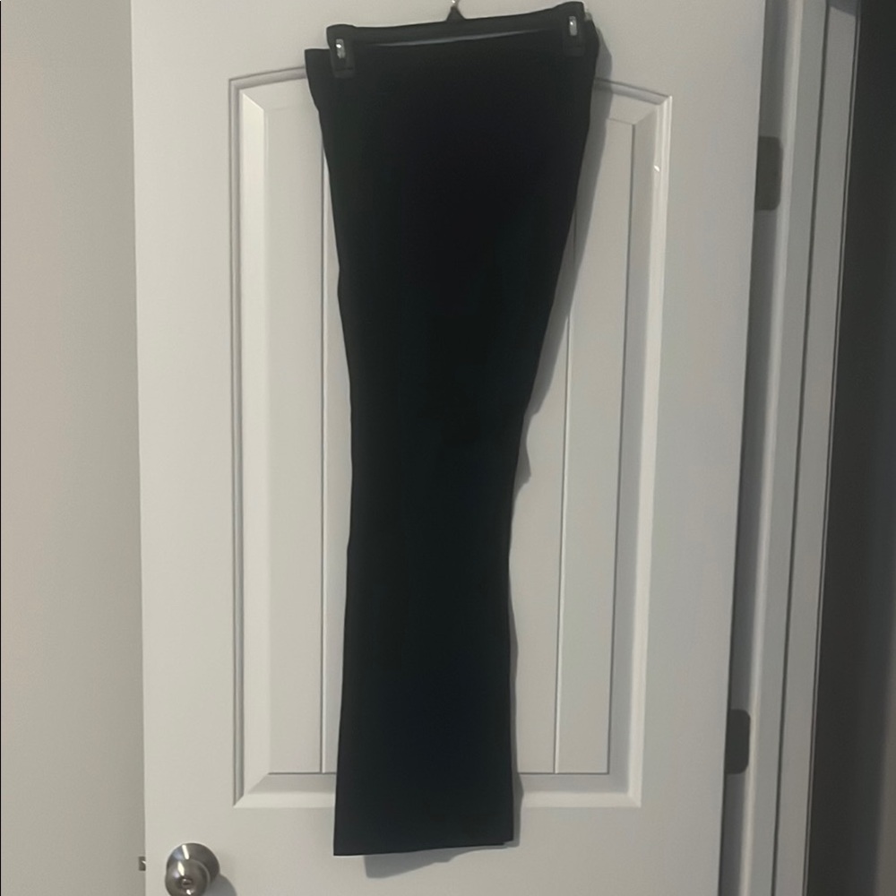 Black pin strip wide leg women’s  slacks in a size 6.
